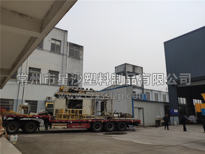 吹塑機(jī)已安全運送至星沙工廠2